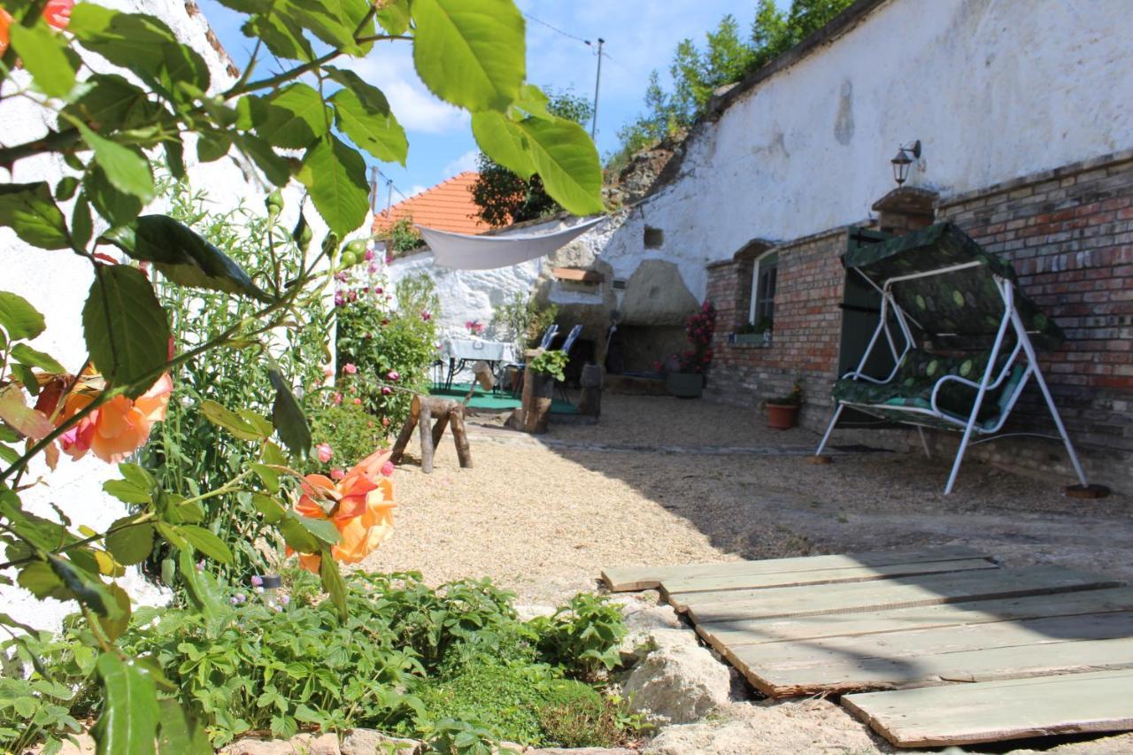 Kakukkfu Barlang-Vendeghaz Villa Ношвай Екстериор снимка
